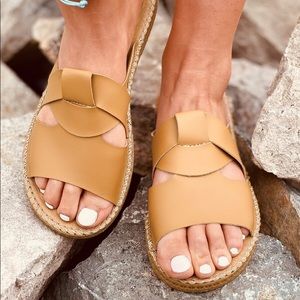 Emery Rose minimaless slide sandals